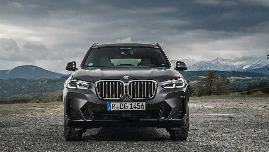 front view of a Sophisto Grey Brilliant Effect BMW X3 2023-2024