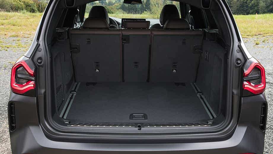 Cargo area of a BMW X3 2023-2024