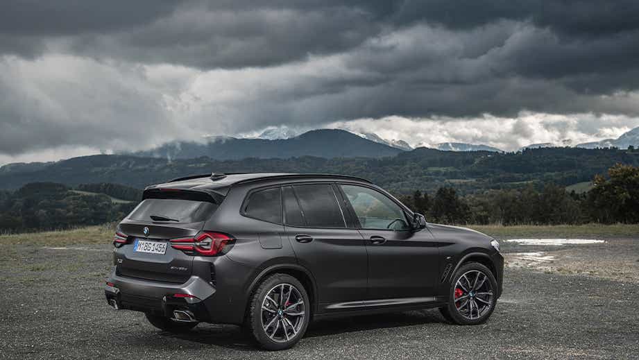 rear three-quarter of a BMW X3 2023-2024