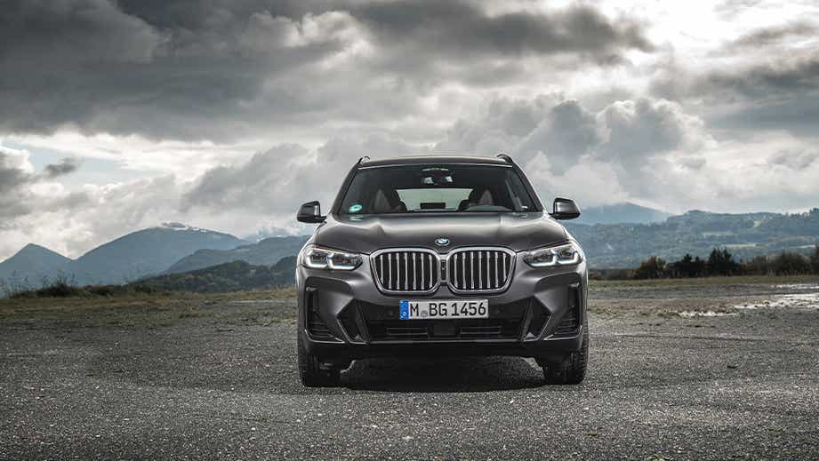 Front view of a BMW X3 2023-2024