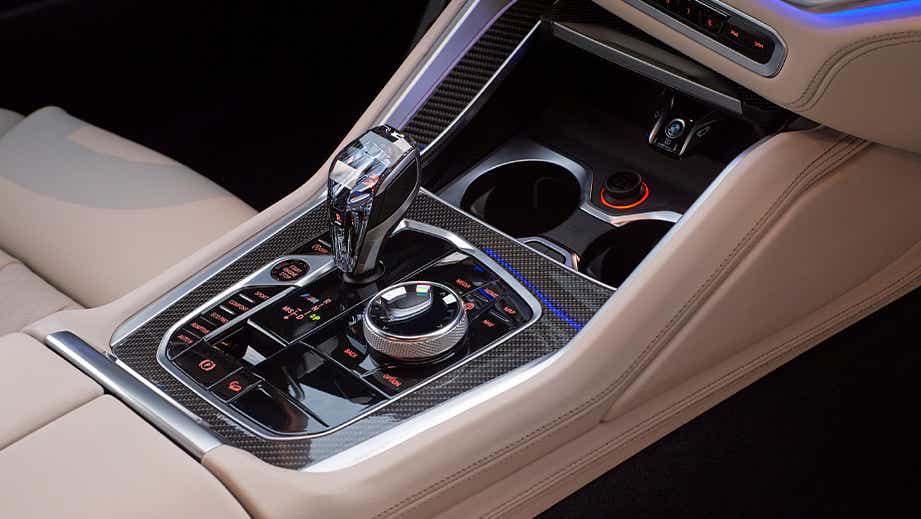 center console and gear selector of a Tanzanite Blue Metallic BMW X6