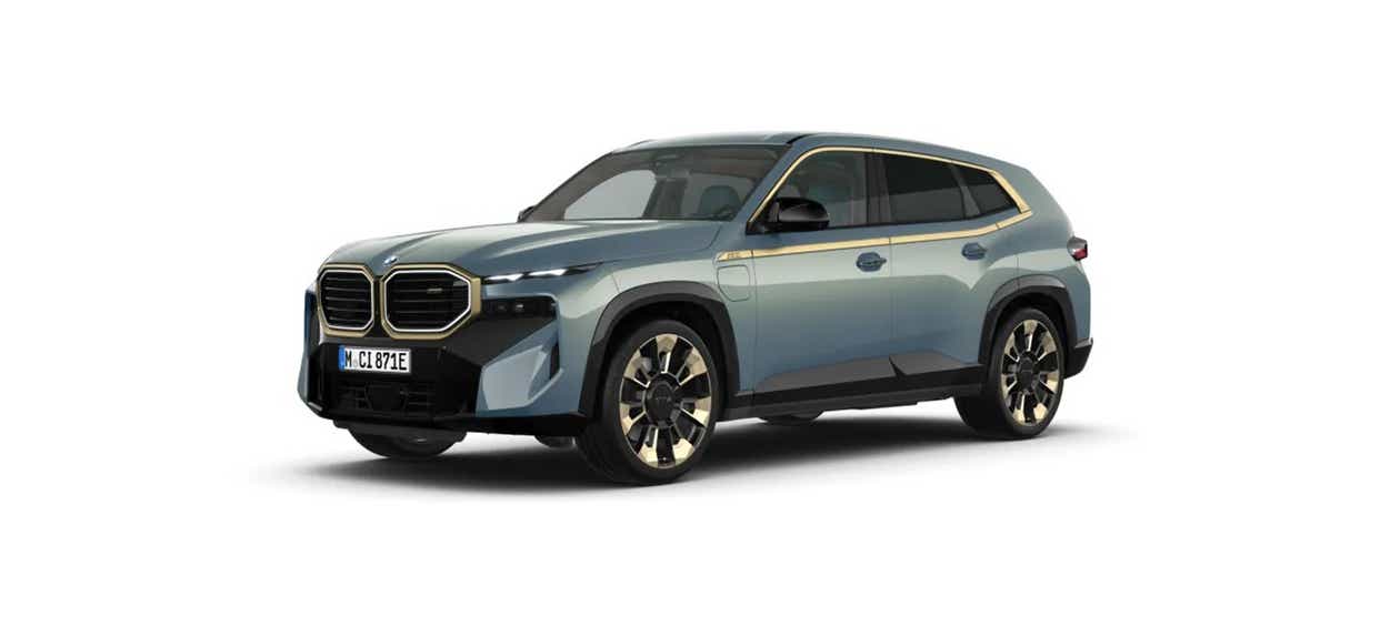 front three-quarter view of a BMW XM