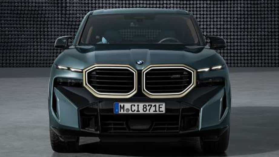 Front view of a BMW XM