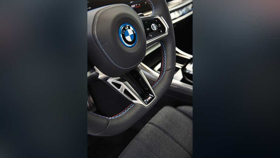 Steering wheel and dashboard of a BMW i7