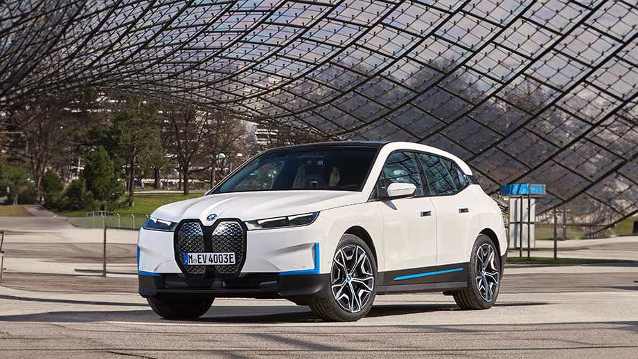 front three-quarter view of a BMW iX
