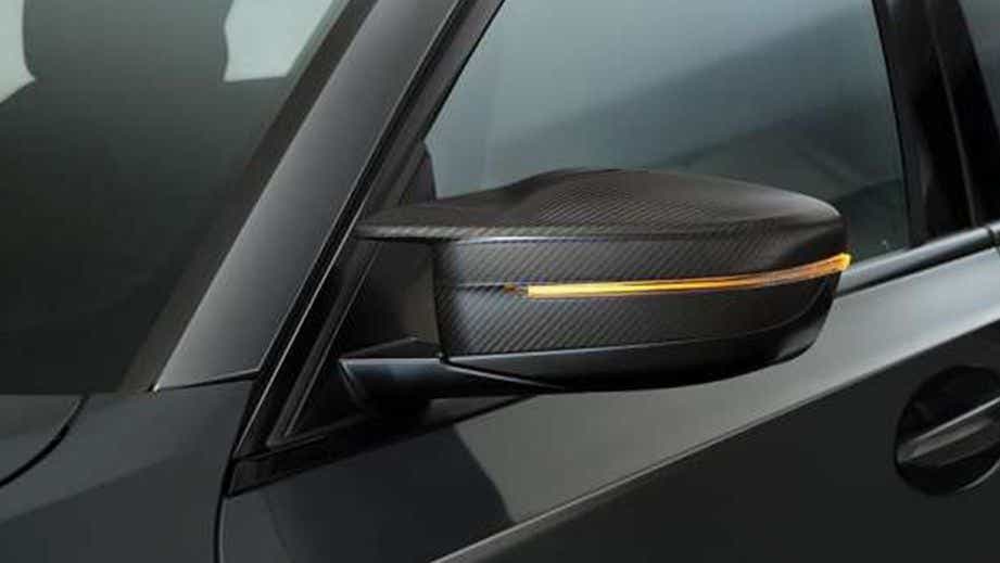 Side mirror close-up of a BMW 3 Series