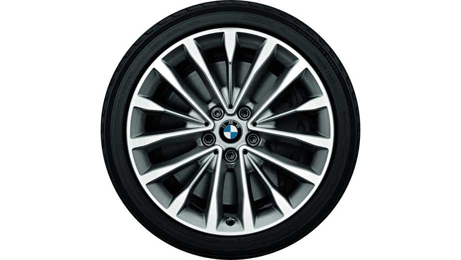 alloy wheel close-up of a BMW 5 Series 2021-2023