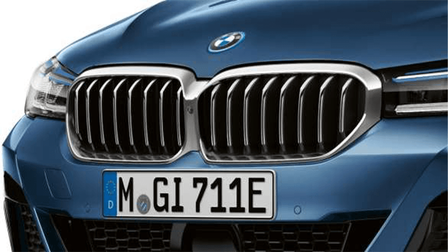 front grille close-up of a Phytonic Blue BMW 5 Series 2021-2023