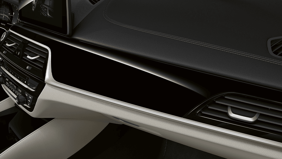 dashboard view of a BMW 6 Series