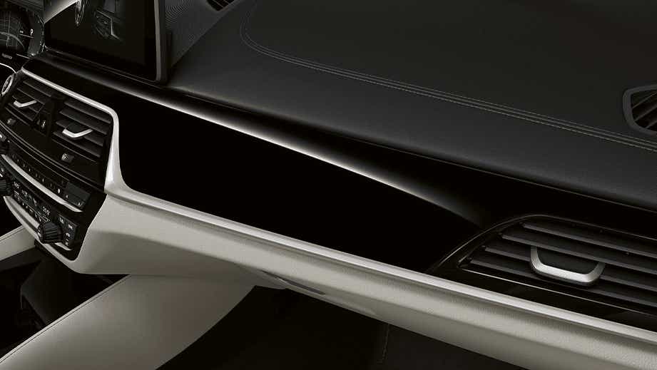 dashboard view of a BMW 6 Series