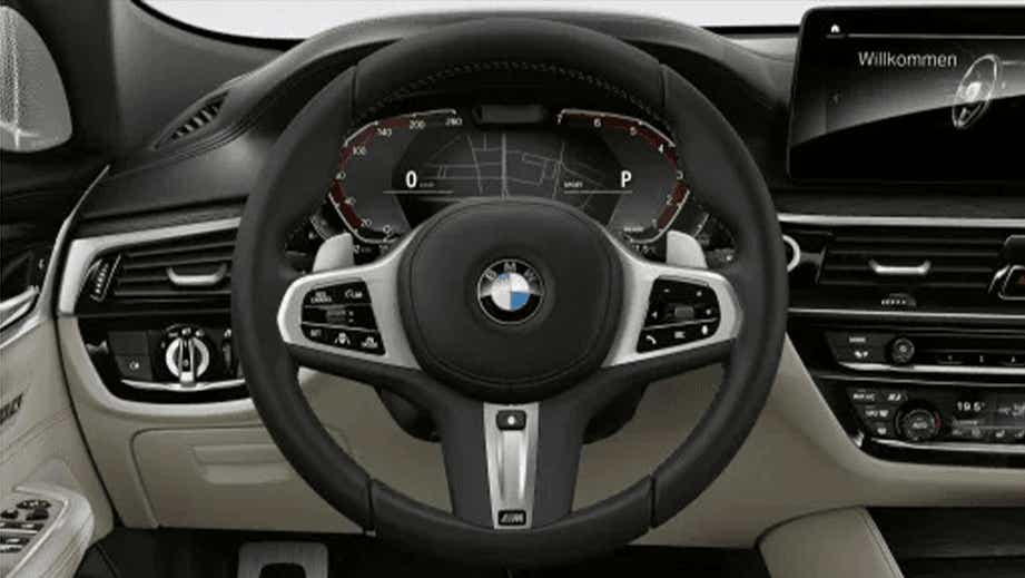 Steering wheel and dashboard of a BMW 6 Series