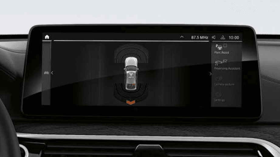 Infotainment display close-up of a BMW 6 Series