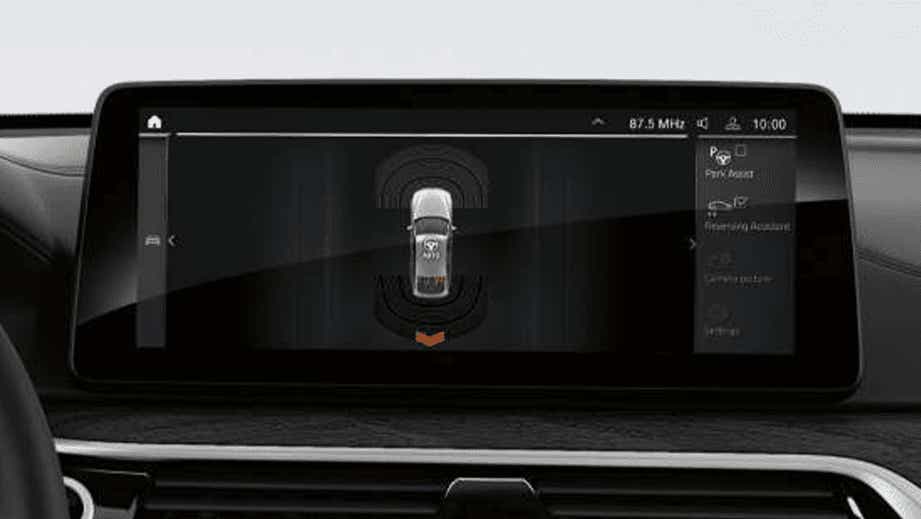 Infotainment display close-up of a BMW 6 Series