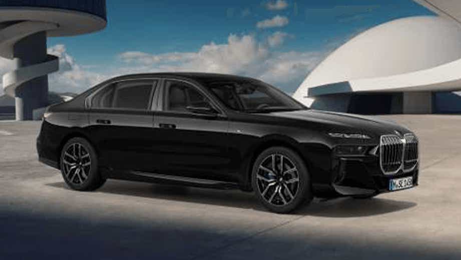 side view of a Black Sapphire Metallic BMW 7 Series