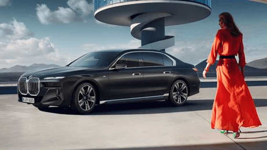 side view of a Black Sapphire Metallic BMW 7 Series