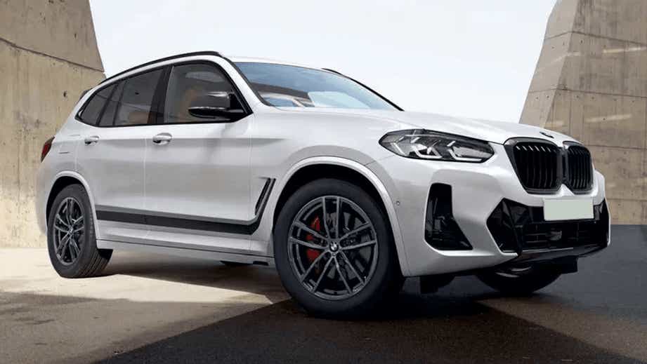 front three-quarter view of a Mineral White BMW X3 2023-2024