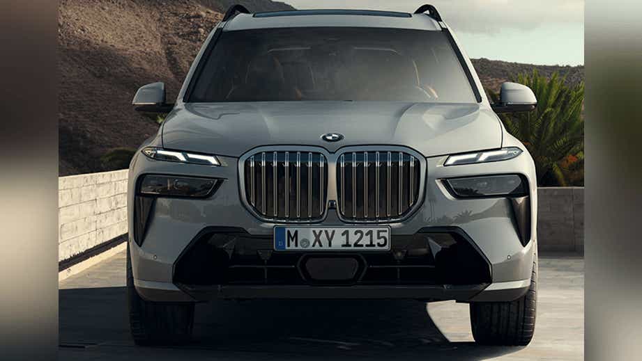 front view of a BMW X7