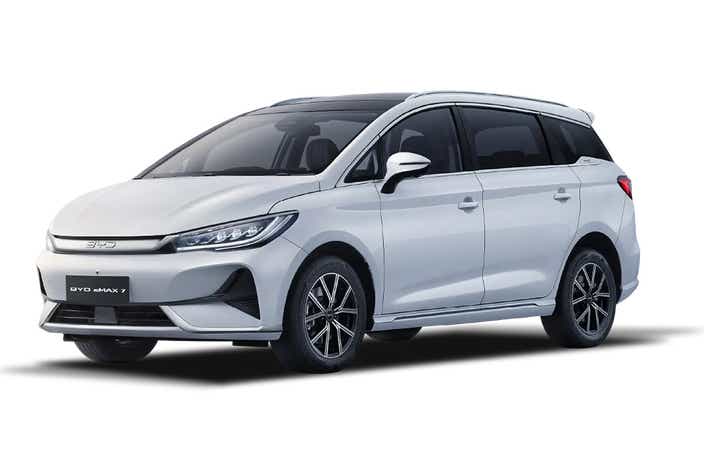 front three-quarter view of a Crystal White BYD eMAX 7