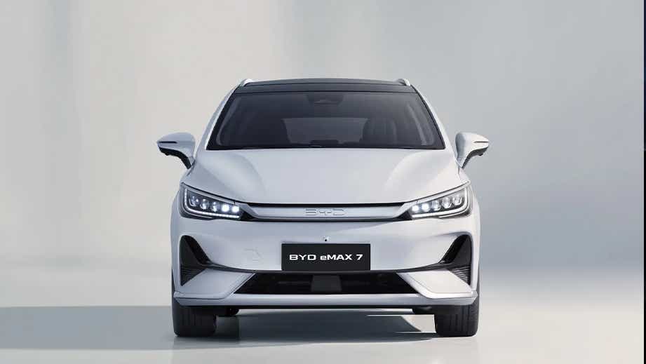 front view of a Crystal White BYD eMAX 7