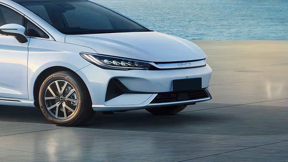 front view of a Crystal White BYD eMAX 7