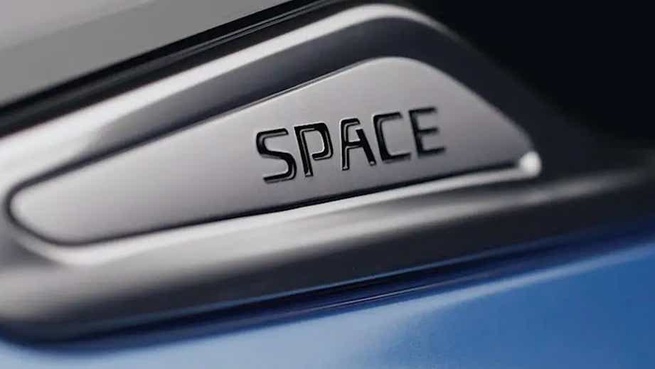 Close-up of badge on BYD E6