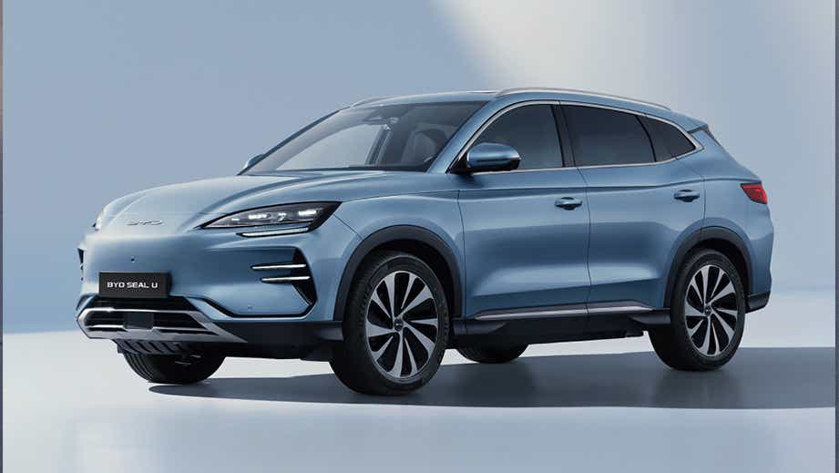 front three-quarter view of a BYD Seal U