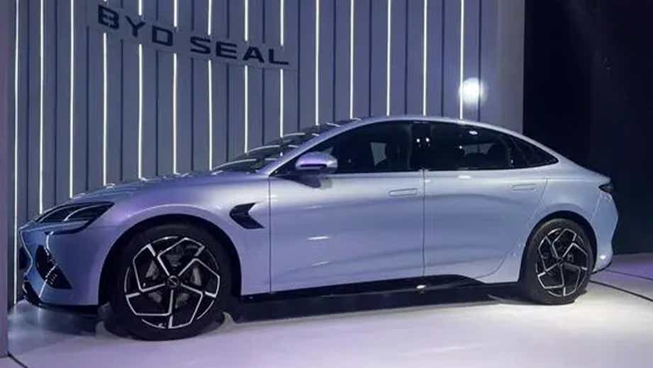 side view of a BYD Seal