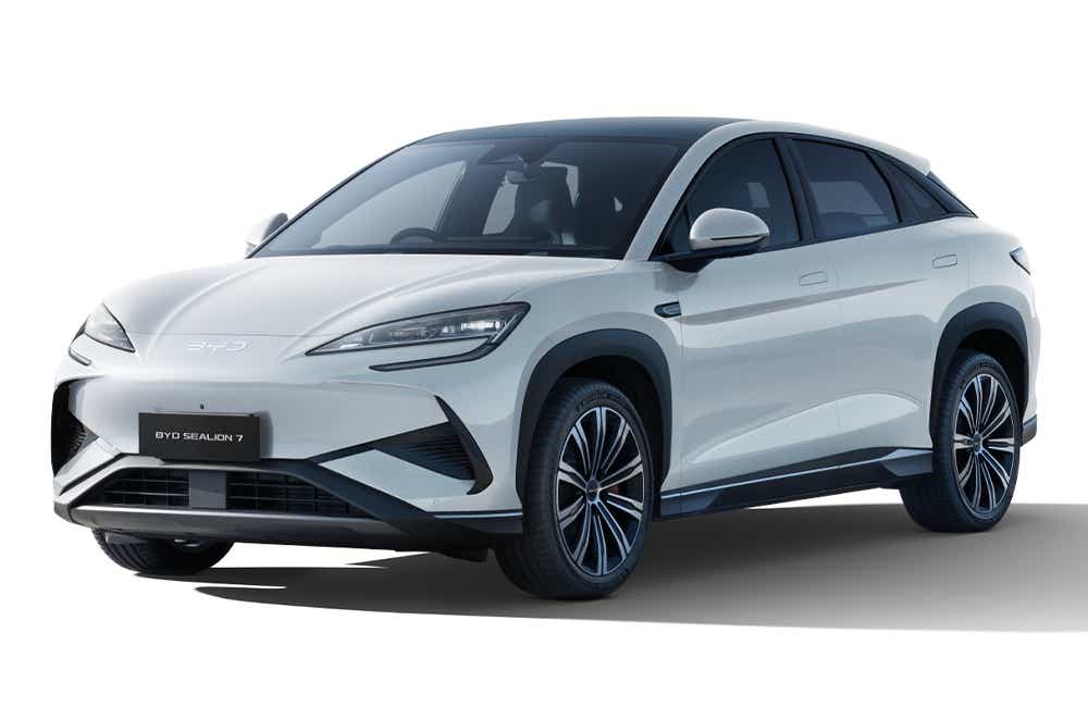 front three-quarter view of a Aurora White BYD Sealion 7