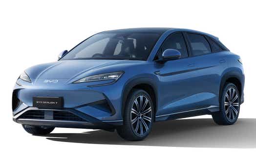 front three-quarter of a BYD Sealion 7