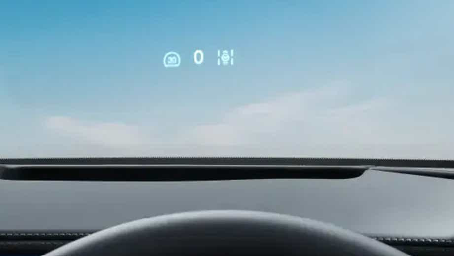 windscreen head-up display of a BYD Sealion 7