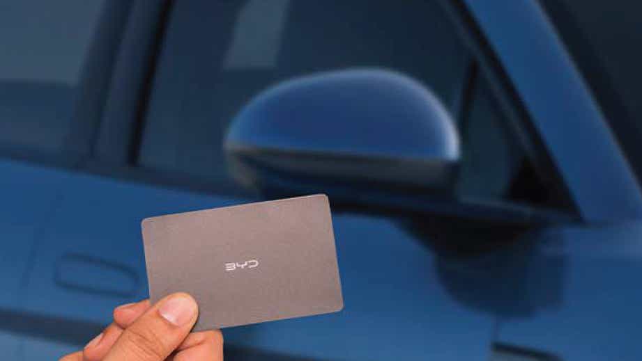 Side mirror and door of a BYD Sealion 7 with a branded card in hand