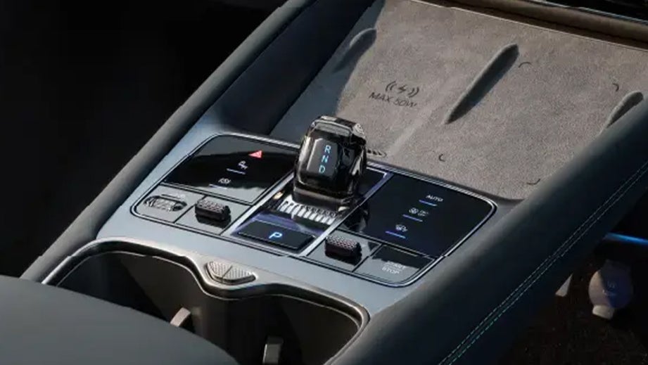 center console and gear selector of a BYD Sealion 7