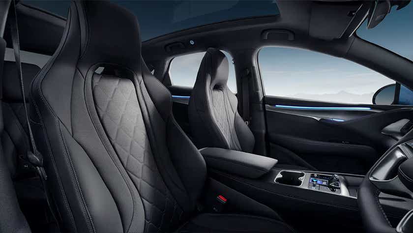 front interior seats and dashboard of a BYD Sealion 7