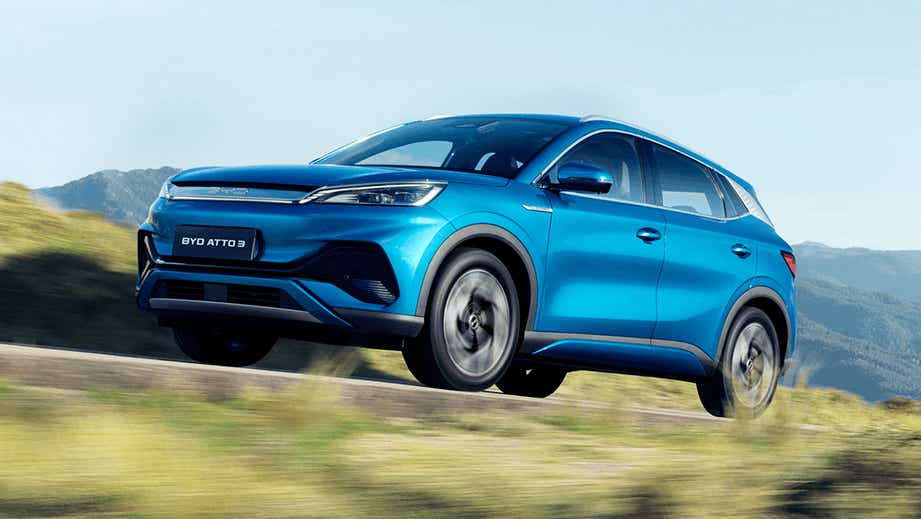 front three-quarter view of a Surf Blue BYD Atto 3