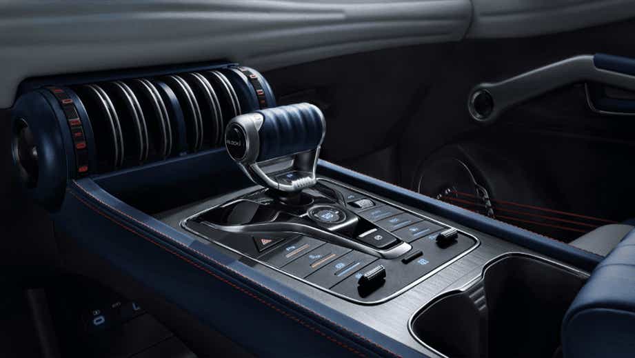 center console and gear selector of a BYD Atto 3