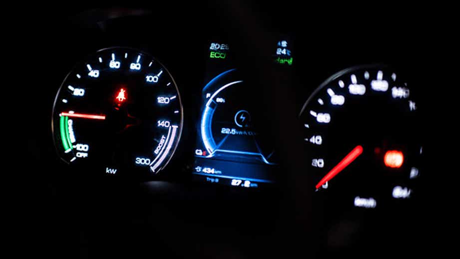 Dashboard instrument cluster of a BYD E6