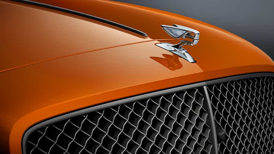 Hood ornament and grille of a Bentley Flying Spur