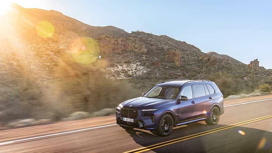 front three-quarter view of a tanzanite Blue Metallic BMW X7