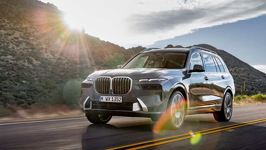 front three-quarter view of a BMW X7