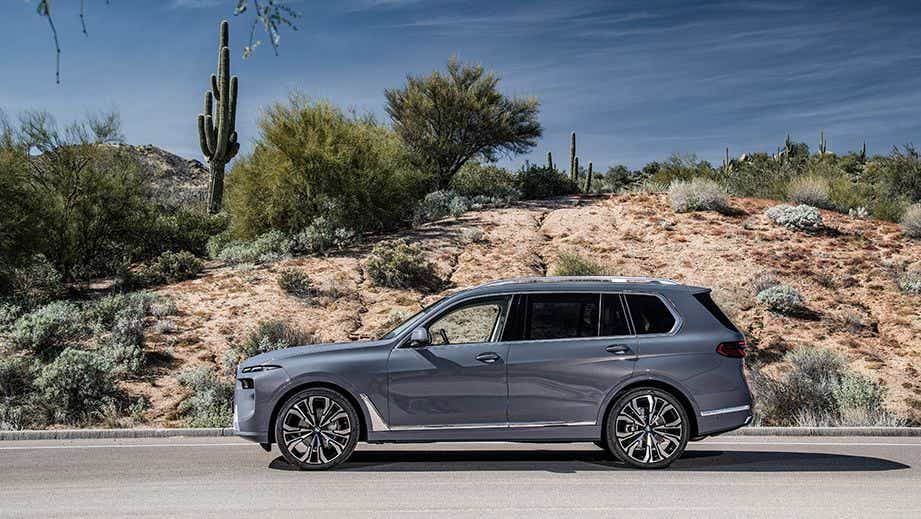 side view of a BMW X7