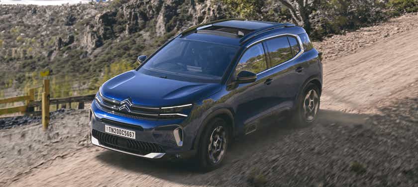 front three-quarter view of a Citroen C5 Aircross