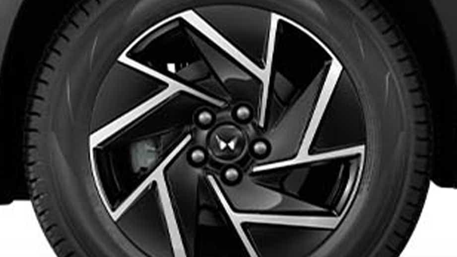 alloy wheel close-up of a Mahindra XUV 3XO