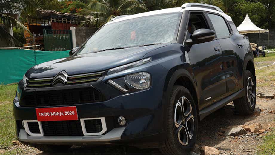 front three-quarter view of a Citroen Aircross