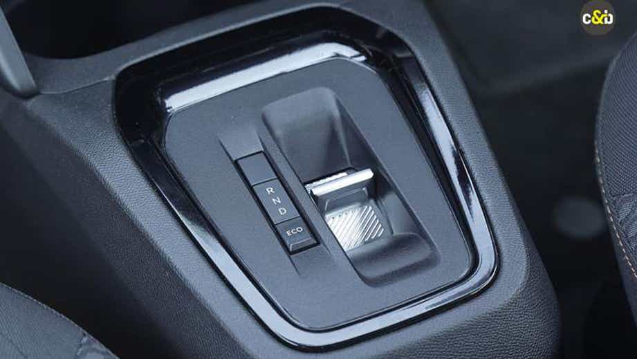 Gear selector console of a Citroen eC3
