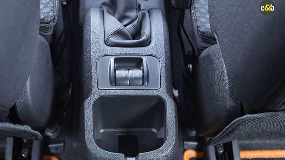 center console with power window switches of a Citroen eC3