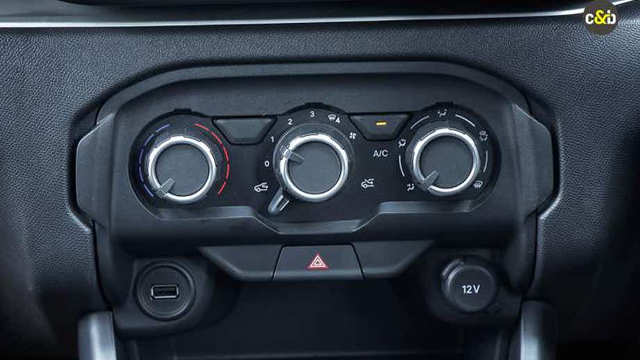 Dashboard AC control panel of a Citroen eC3