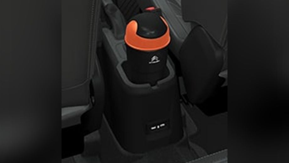 Rear seat console with trash bin in a Citroen C3
