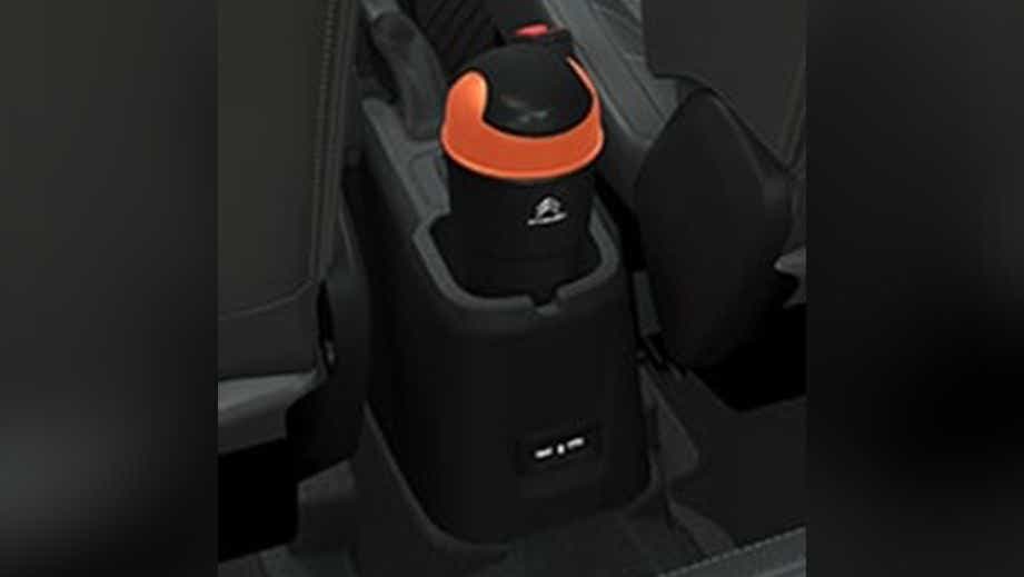 Rear seat console with trash bin in a Citroen C3