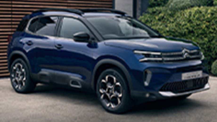 front three-quarter view of a Citroen C5 Aircross