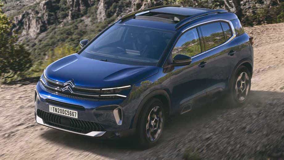 front three-quarter view of a Citroen C5 Aircross